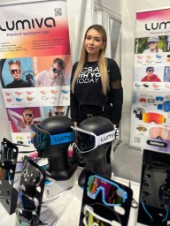 Hostess na veletrhu For Bikes 2025 PVA Expo pro firmu Lumiva